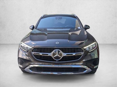 Used 2025 Mercedes-Benz GLC 300 image 2