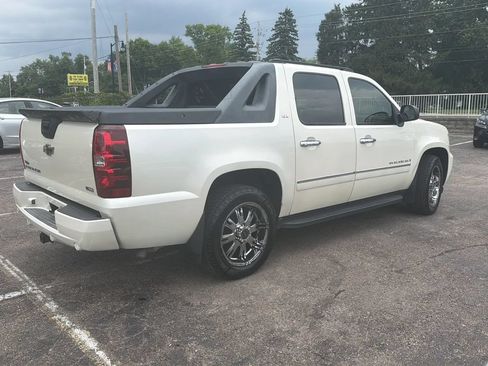 Used 2009 Chevrolet Avalanche LTZ AWD/4WD image 5