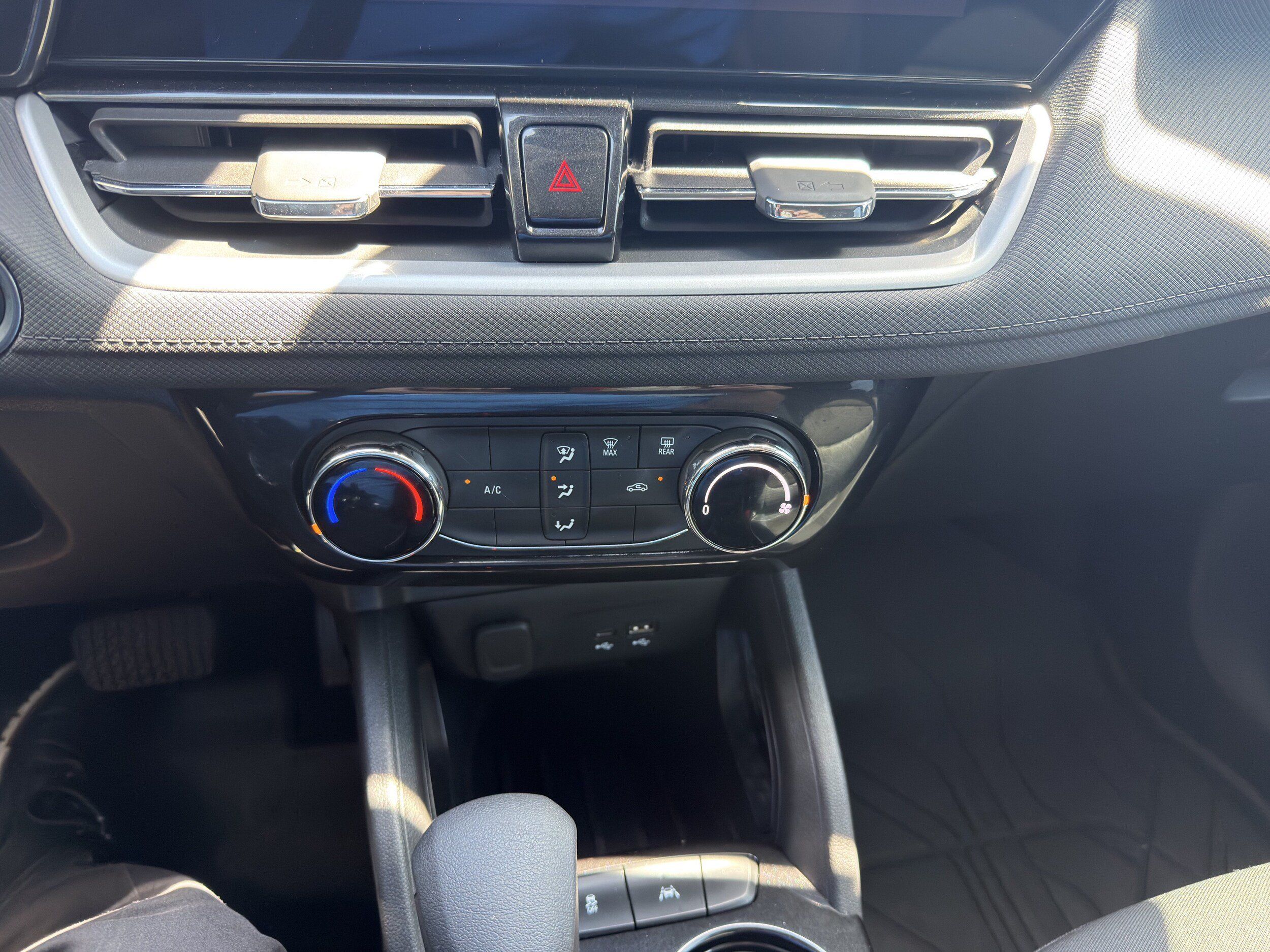 Used 2024 Chevrolet TrailBlazer LT FWD image 28