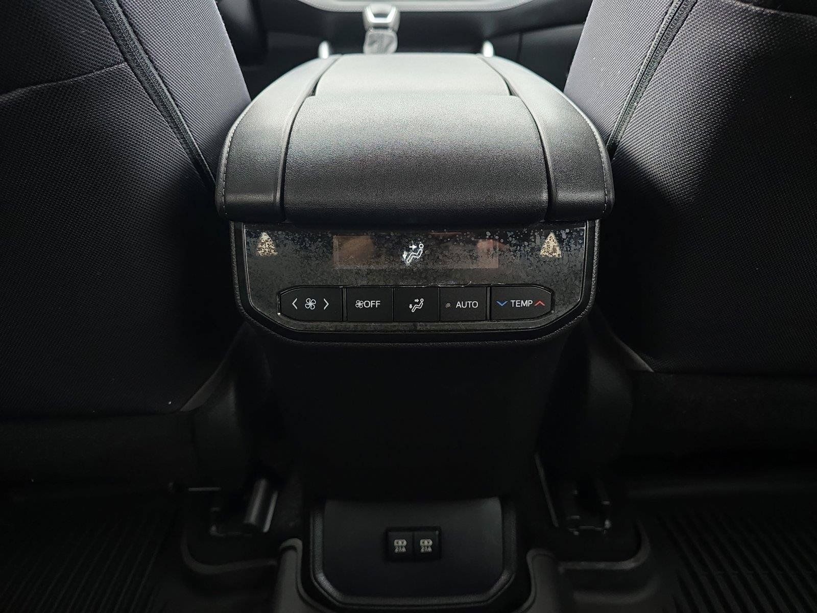 Used 2020 Toyota Highlander LE AWD/4WD image 20