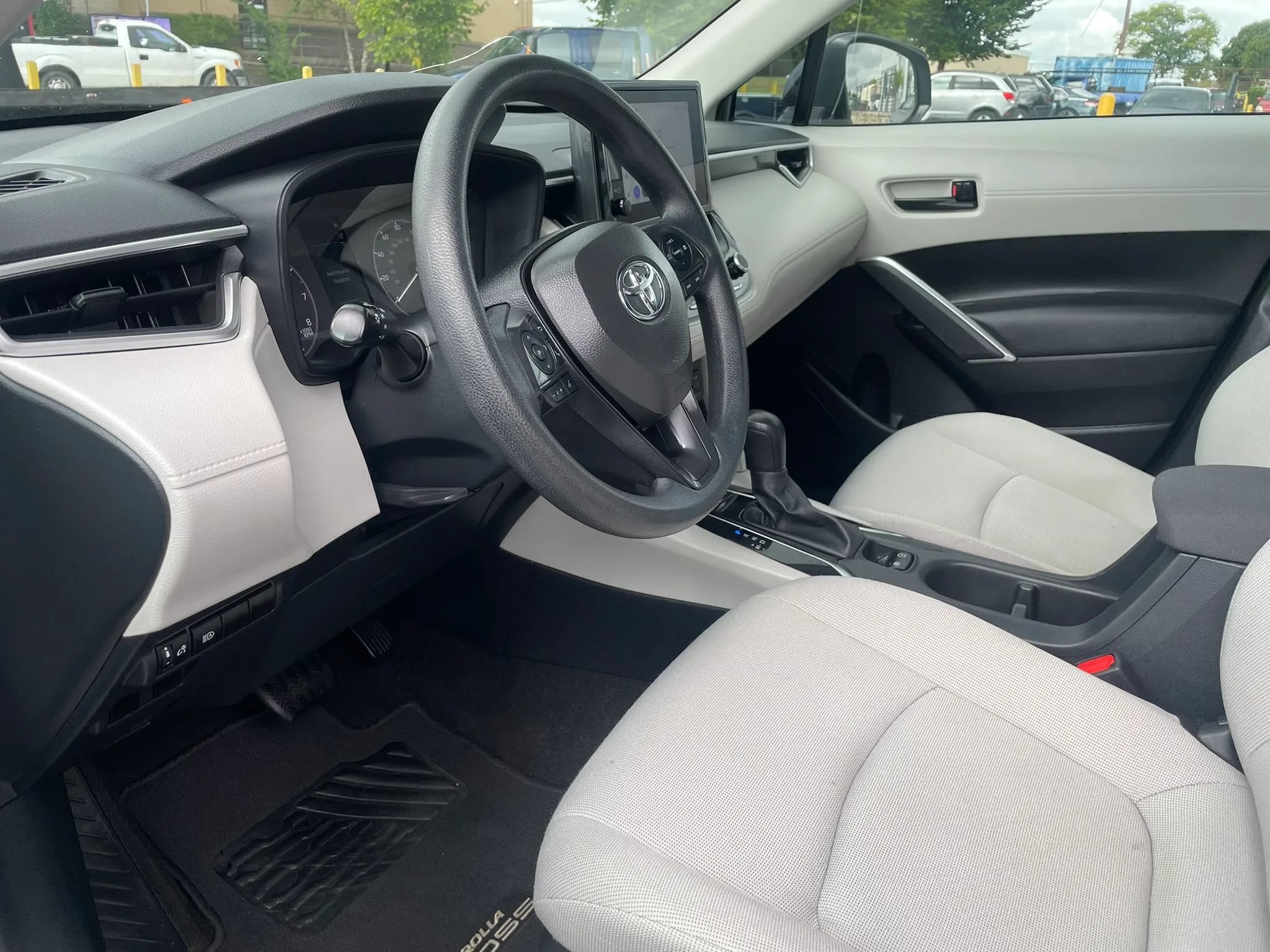 Used 2024 Toyota Corolla Cross L FWD image 11