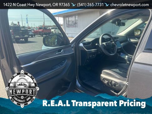 Used 2023 Jeep Grand Cherokee Limited w/ Luxury Tech Group II AWD/4WD image 10