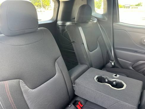Used 2022 Jeep Renegade Trailhawk AWD/4WD image 27