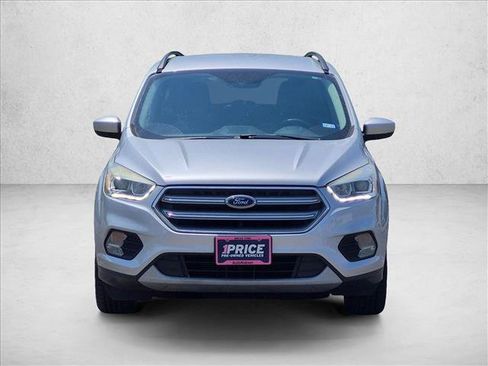 Used 2017 Ford Escape SE w/ Equipment Group 201A FWD image 2