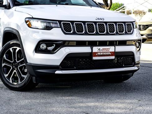 Used 2023 Jeep Compass Limited image 3