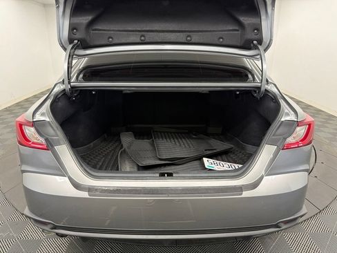 Used 2025 Toyota Camry SE w/ Convenience Package FWD image 15