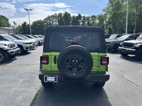 Used 2025 Jeep Wrangler Sport AWD/4WD image 8