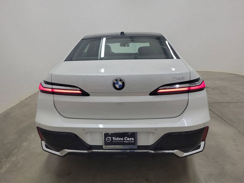 Used 2025 BMW 740i image 6
