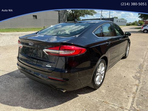 Used 2020 Ford Fusion SE image 3