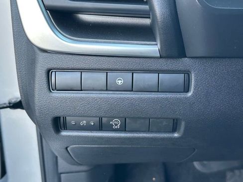 Used 2023 Nissan Rogue SV image 23