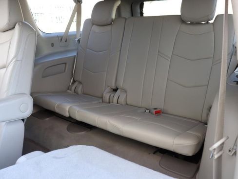 Used 2019 Cadillac Escalade ESV Premium Luxury image 24