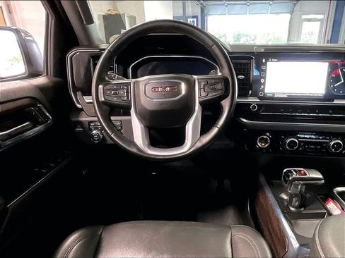Used 2023 GMC Sierra 1500 SLT w/ SLT Premium Package AWD/4WD image 17