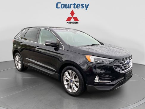 Used 2019 Ford Edge Titanium w/ Equipment Group 301A AWD/4WD image 10