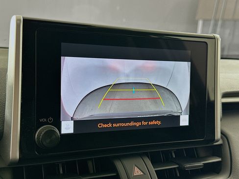 Used 2025 Toyota RAV4 XLE AWD/4WD image 22