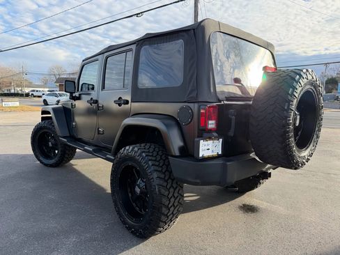 Used 2017 Jeep Wrangler Unlimited Sahara image 5