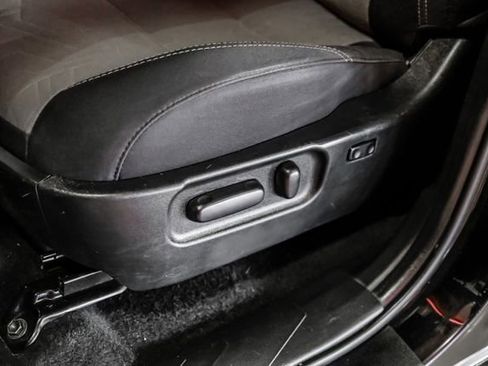 Used 2022 Toyota Tacoma TRD Off-Road image 25