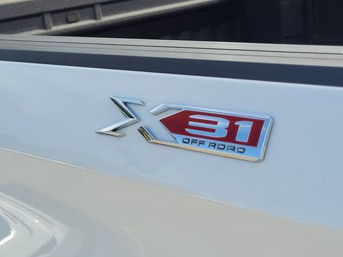 Used 2022 GMC Sierra 1500 SLT AWD/4WD image 9