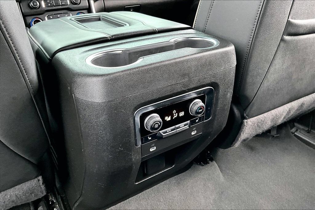 Used 2024 Chevrolet Suburban Premier AWD/4WD image 10