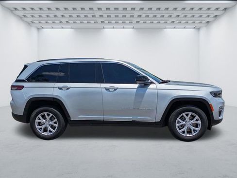Used 2022 Jeep Grand Cherokee Limited AWD/4WD image 3