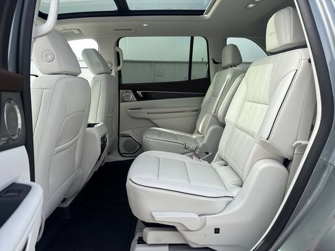 New 2026 Buick Enclave Avenir w/ Super Cruise Package FWD image 11