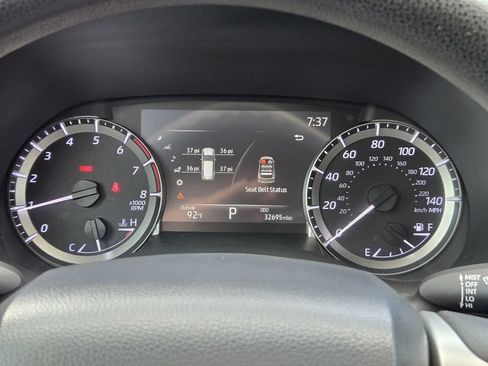 Used 2023 Toyota Highlander L FWD image 12