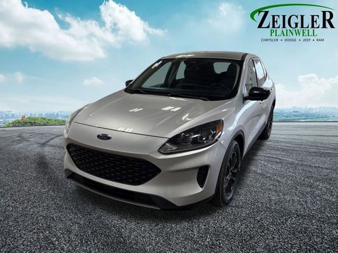 Used 2020 Ford Escape SE Sport image 18
