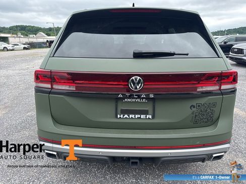 Used 2024 Volkswagen Atlas Peak Edition SE AWD/4WD image 4