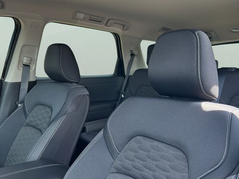 Used 2025 Nissan Pathfinder S AWD/4WD image 15