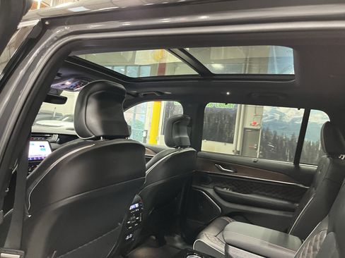 New 2025 Jeep Grand Cherokee L Summit w/ Luxury Tech Group V AWD/4WD image 15
