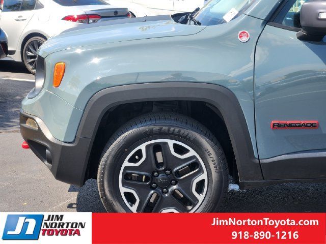 Used 2016 Jeep Renegade Trailhawk AWD/4WD image 8