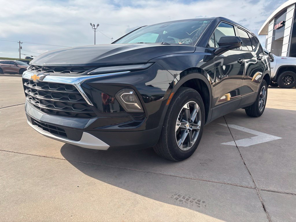 Used 2024 Chevrolet Blazer LT FWD image 3