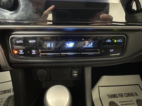 Used 2019 Toyota Corolla Sedan image 16