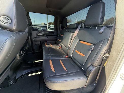 Used 2024 GMC Sierra 2500 AT4 image 28