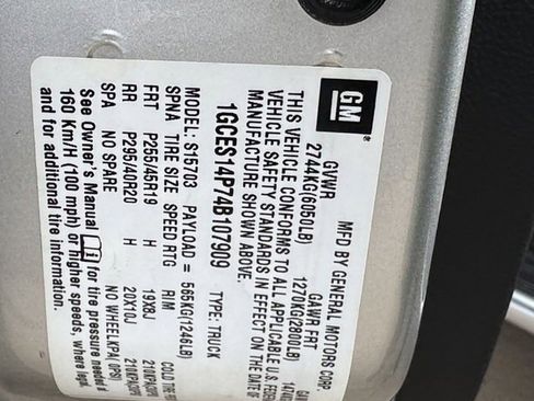 Used 2004 Chevrolet SSR w/ Preferred Equipment Group image 30