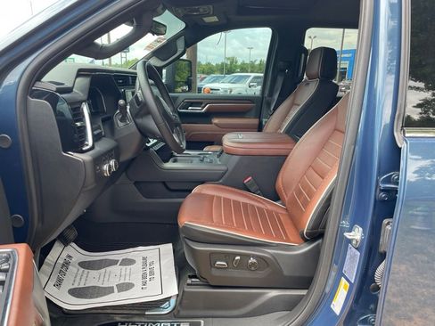 Used 2025 GMC Sierra 2500 Denali Ultimate AWD/4WD image 11