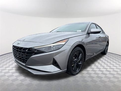 Used 2023 Hyundai Elantra SEL image 1