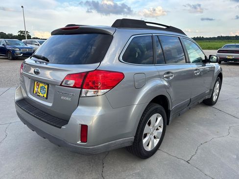 Used 2011 Subaru Outback 2.5i Premium AWD/4WD image 4