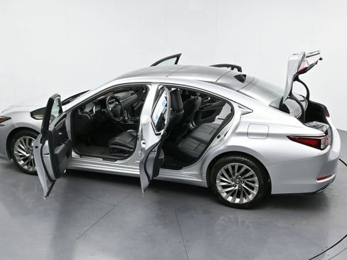 Used 2019 Lexus ES 350 Ultra Luxury w/ Accessory Package image 36