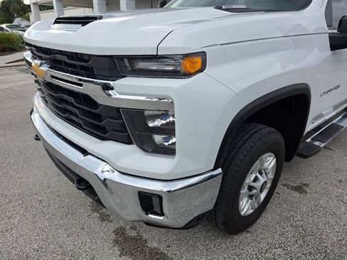 Used 2025 Chevrolet Silverado 2500 LT w/ Convenience Package AWD/4WD image 16