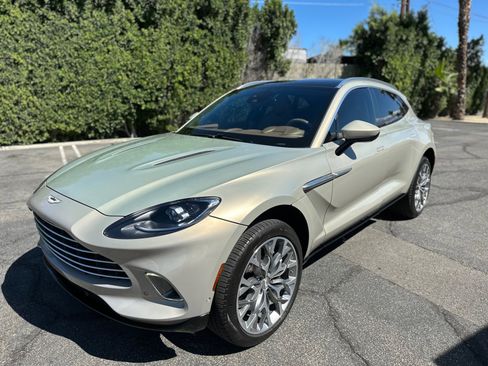 Used 2021 Aston Martin DBX image 4