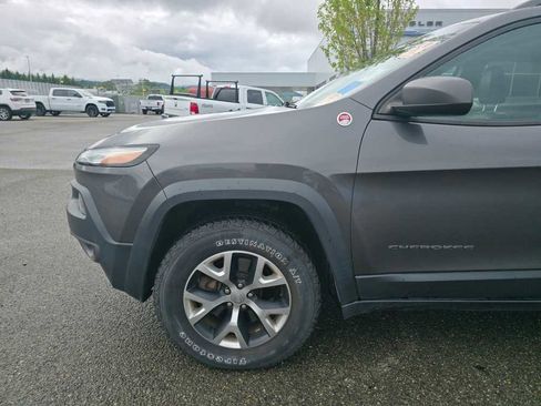 Used 2014 Jeep Cherokee Trailhawk w/ Comfort/Convenience Group AWD/4WD image 6