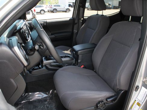 Used 2019 Toyota Tacoma TRD Off-Road AWD/4WD image 15