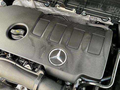 Used 2021 Mercedes-Benz GLB 250 4MATIC image 30