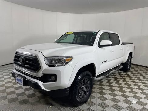 Used 2022 Toyota Tacoma SR5 AWD/4WD image 4