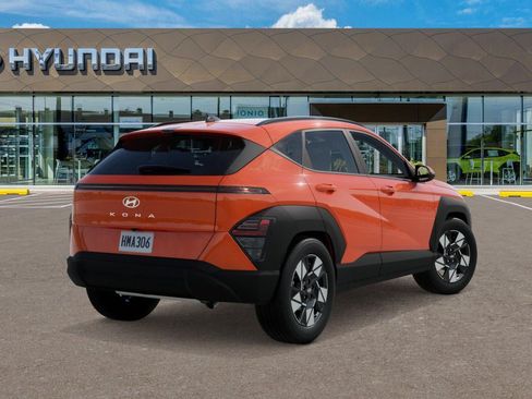 Used 2025 Hyundai Kona SEL FWD image 4