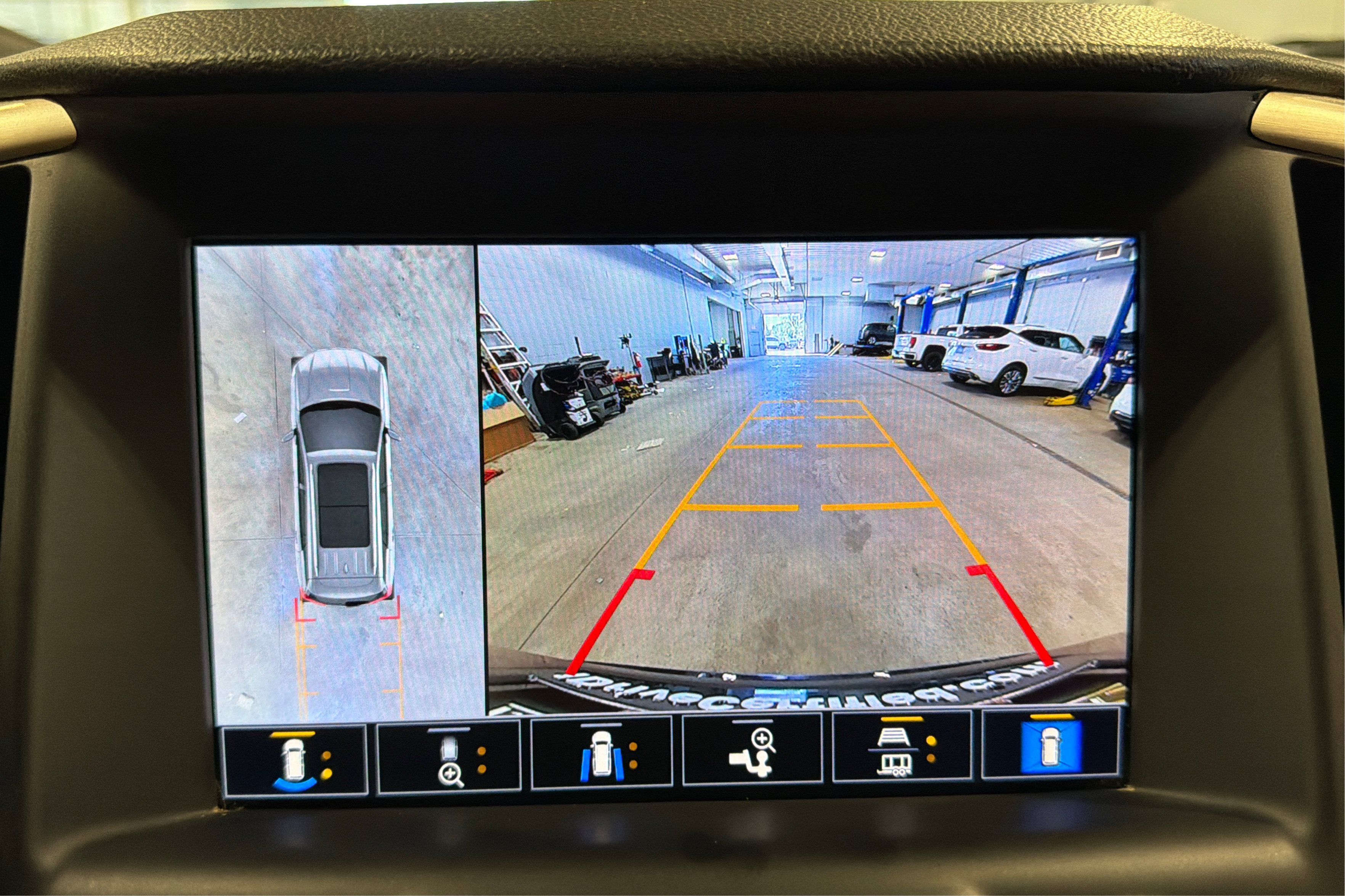 Used 2023 GMC Terrain Denali w/ Black Diamond Edition AWD/4WD image 31