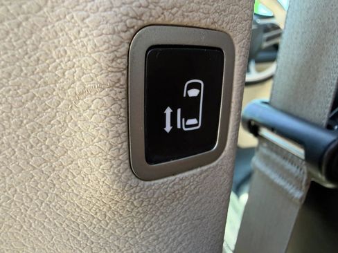 Used 2020 Chrysler Pacifica Limited FWD image 17