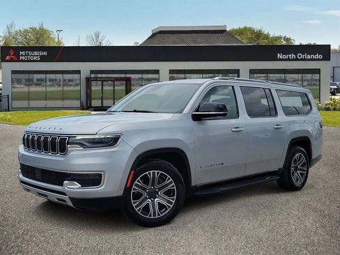 Used 2024 Jeep Wagoneer L Series II RWD image 1