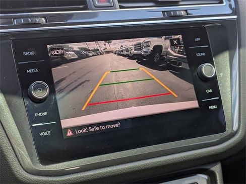 Used 2022 Volkswagen Tiguan SE R-Line image 25