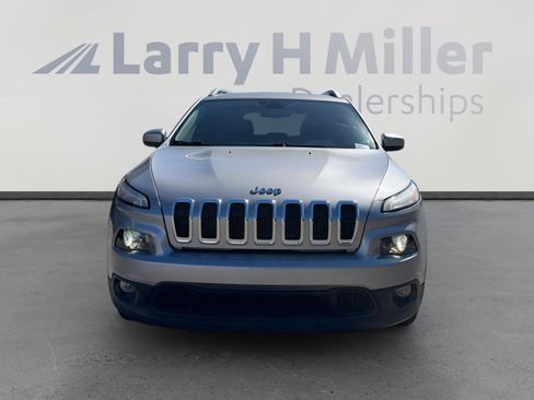 Used 2017 Jeep Cherokee Latitude w/ Comfort/Convenience Group FWD image 8